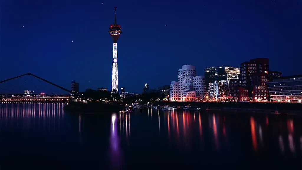 Downtown Suite Dusseldorf Apartment